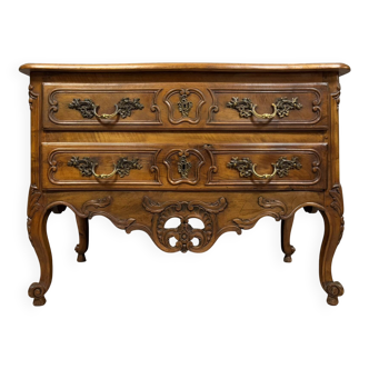 Commode sauteuse Arlésienne en noyer massif vers 1750