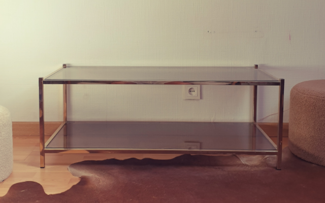 Table basse vintage dorée et verre fumé Rochebobois années 80