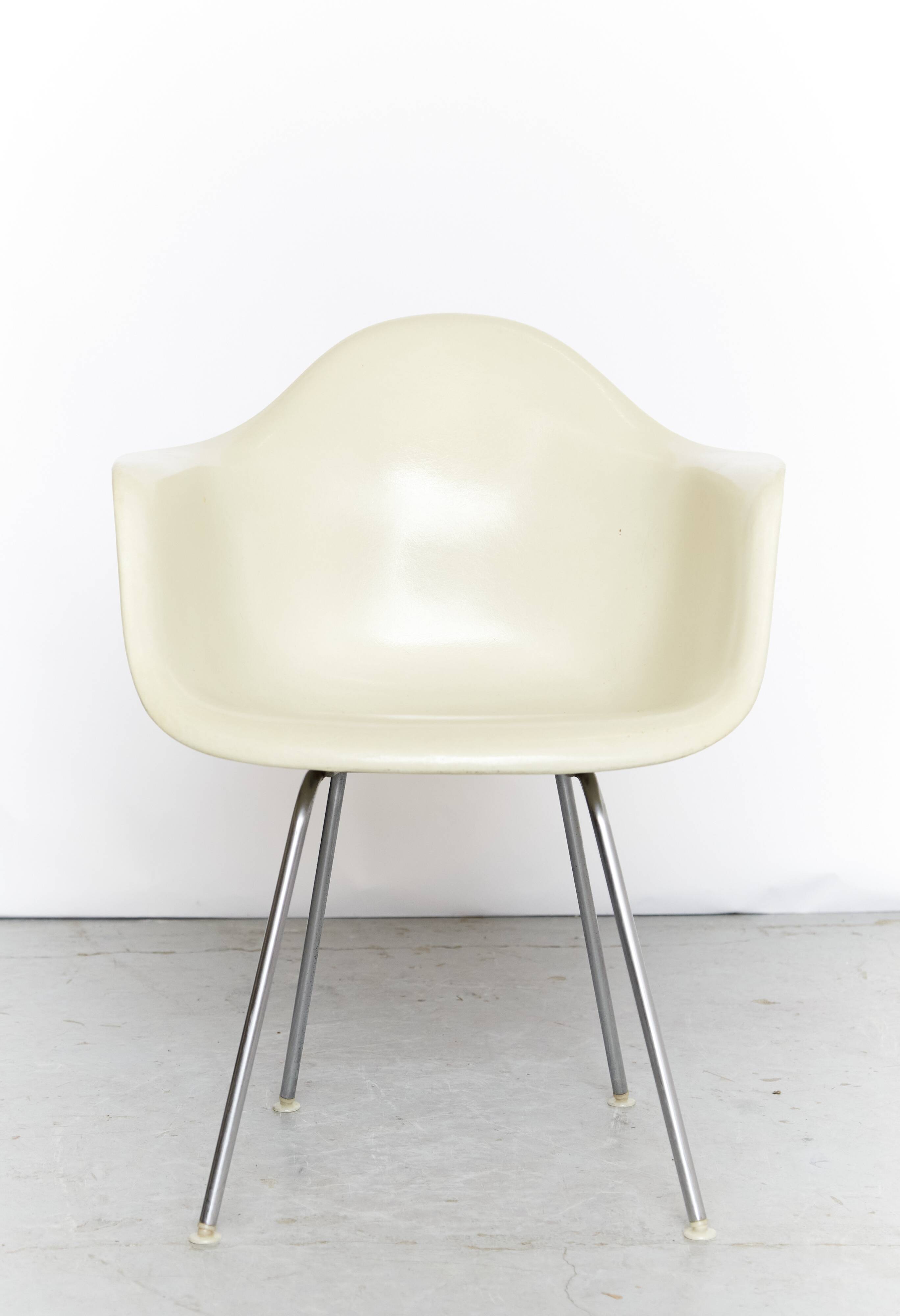 Off-White Dax Fiberglas Chair by Charles & Ray Eames for Herman Miller