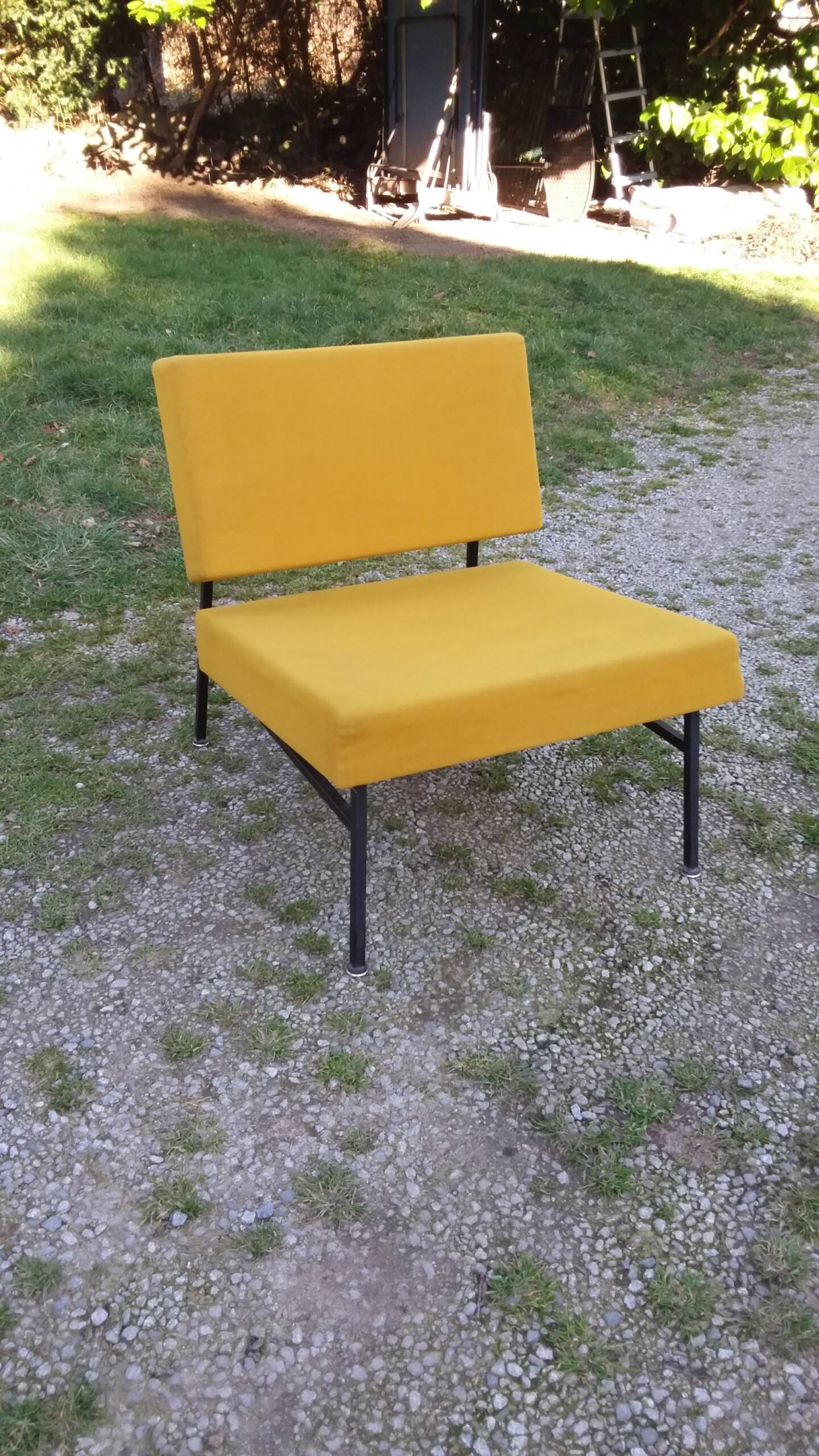 Vintage 50s armchair with black metal base and fabric seats