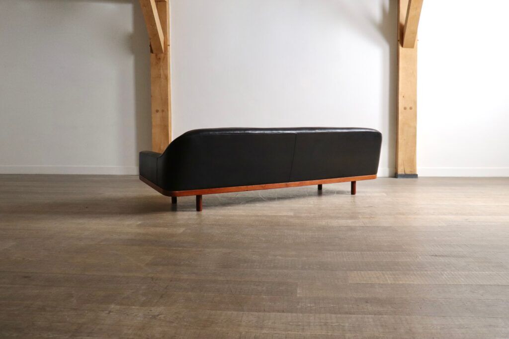 Arne Halvorsen sofa model '2010' in black leather, Norway, 1960s