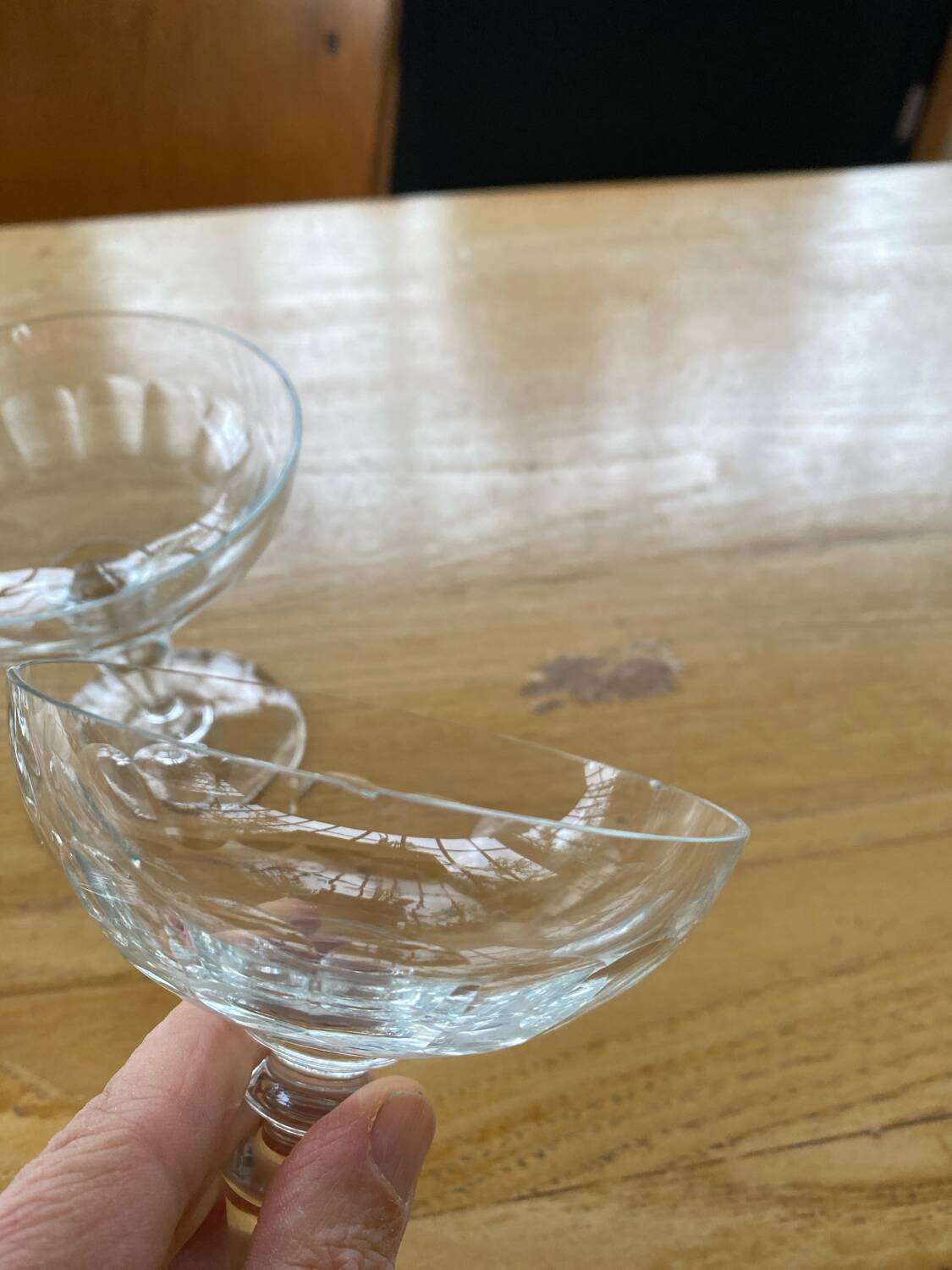 Set of 6 chiseled glass champagne coupes