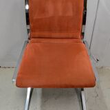 Suite de 6 chaises en métal chromé et feutrine brique 1970