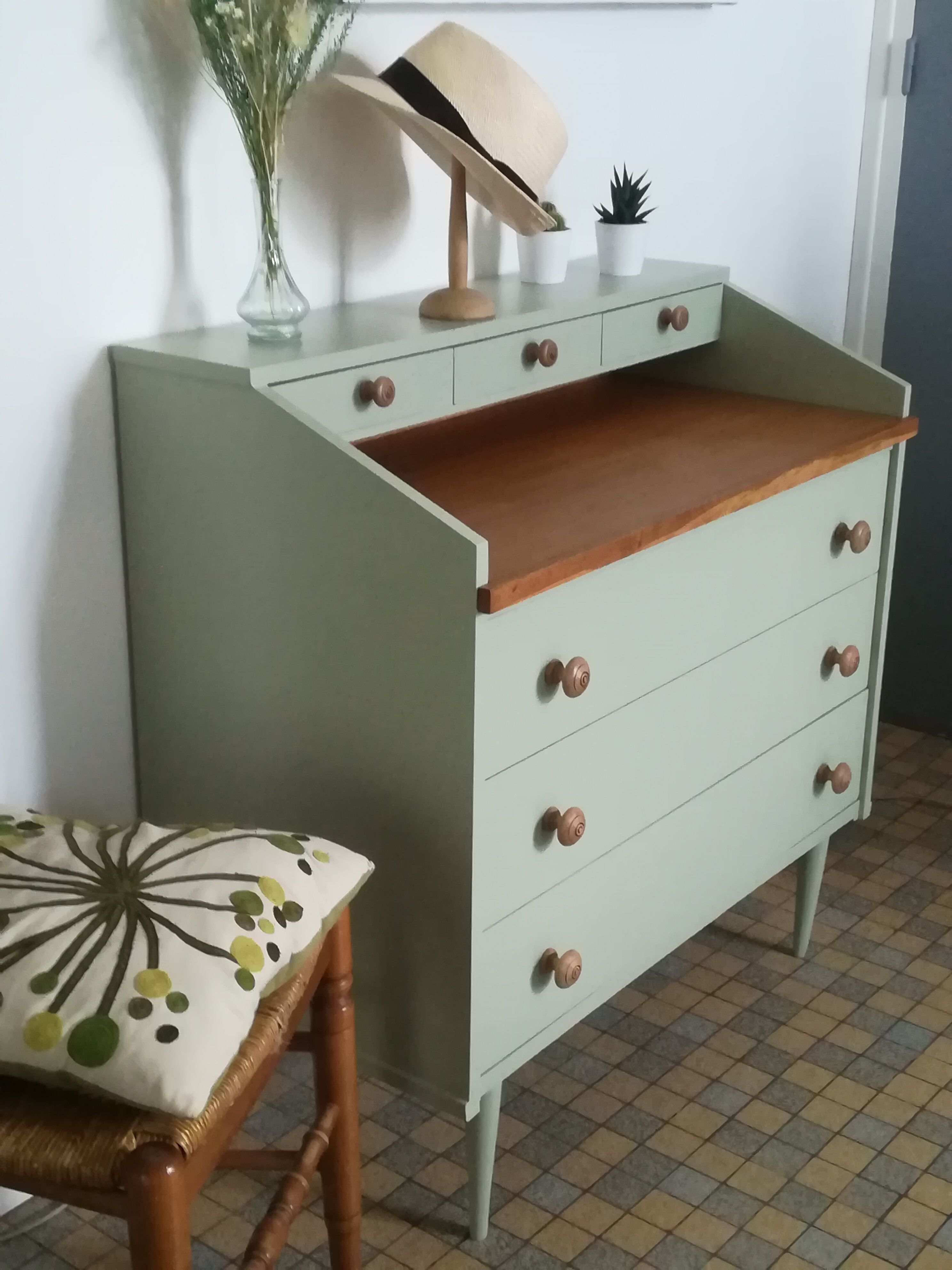 Vintage chest of drawers, extra desk