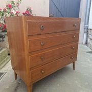 Vintage chest of drawers with tapered legs, 1950s design, 4 drawers.