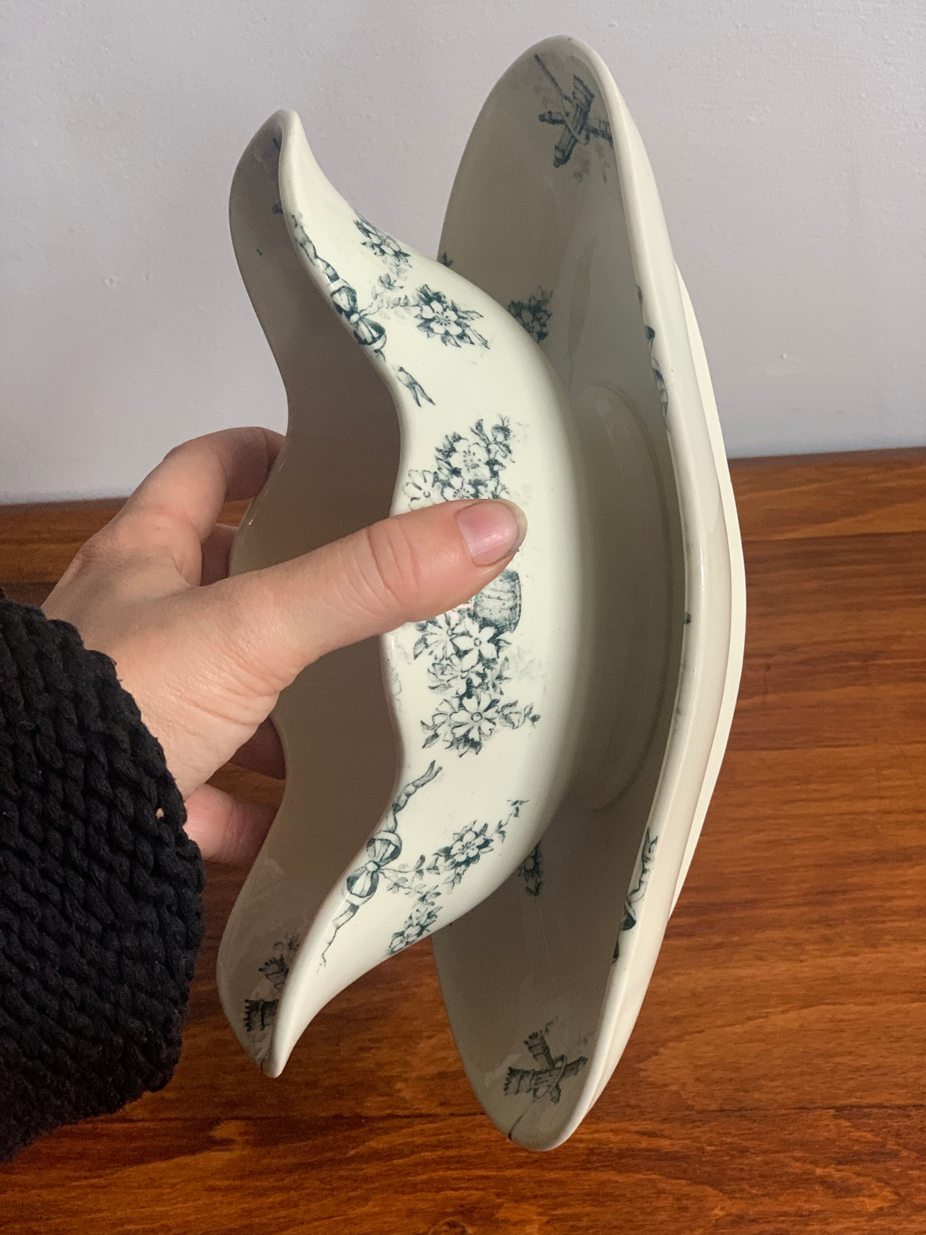Iron earth gravy boat