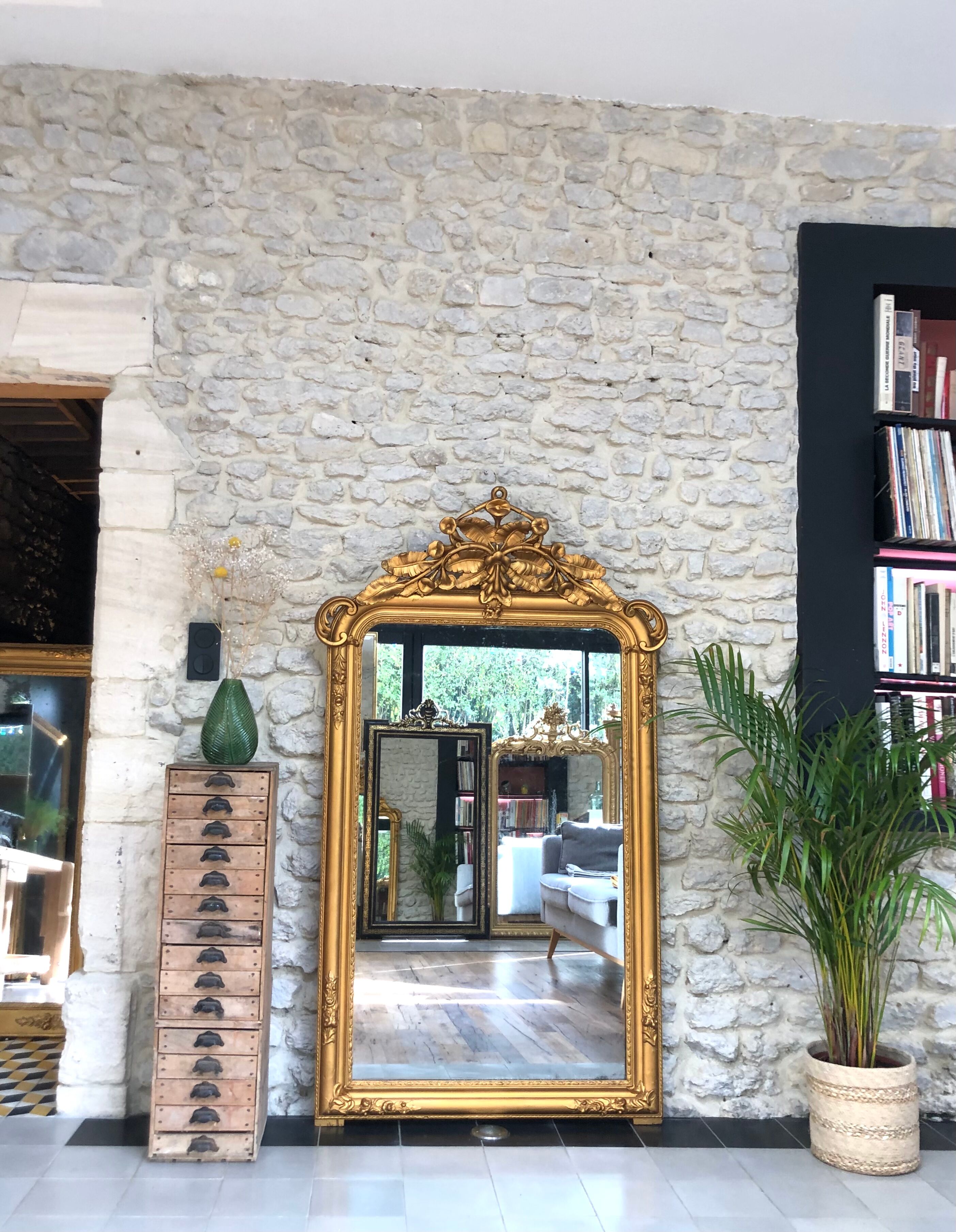 Miroir ancien à fronton 167,5cm/91cm, glace au mercure et piquée