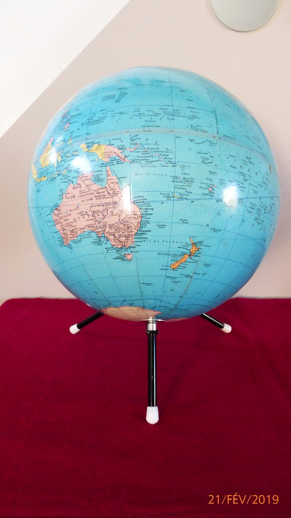 Globe terrrestre tripode taride 1974