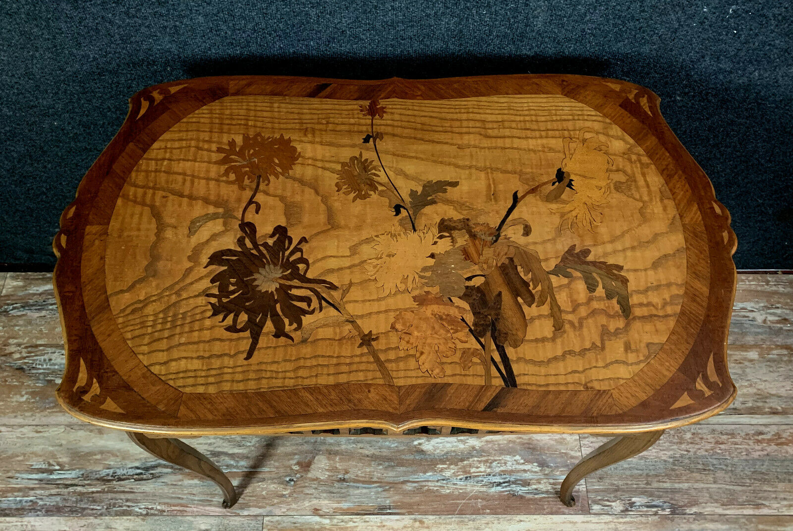 Table d'apparat estampillée École de Nancy vers 1900
