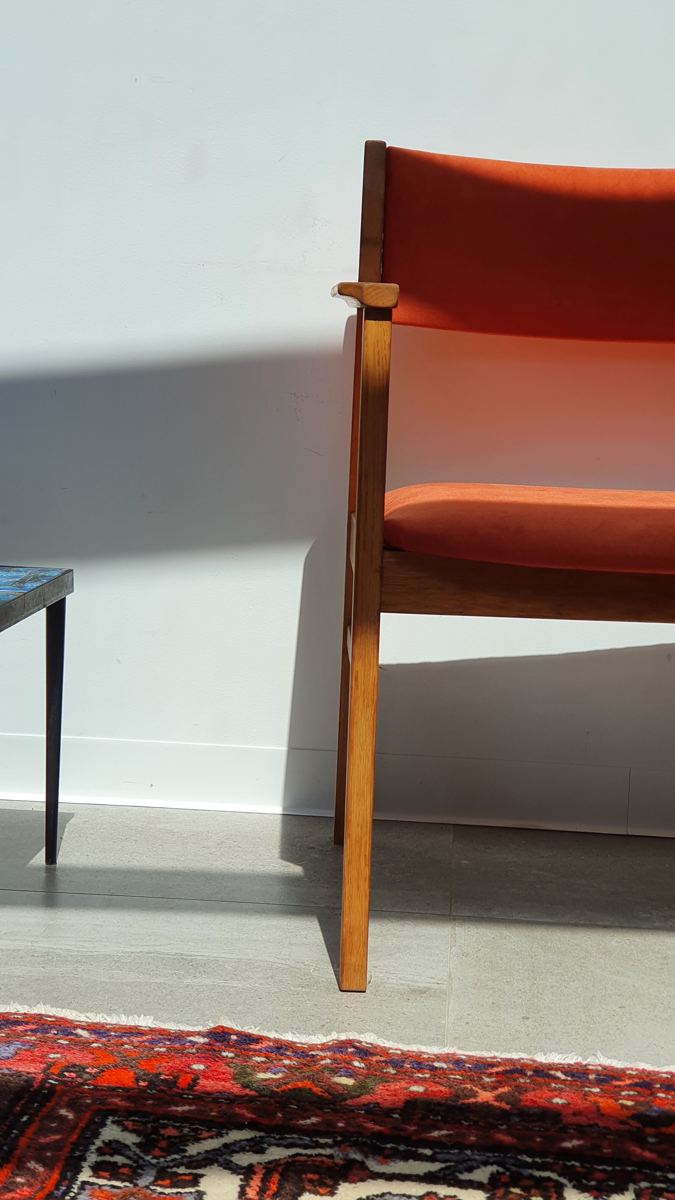 Armchair in solid oak velvet terracota