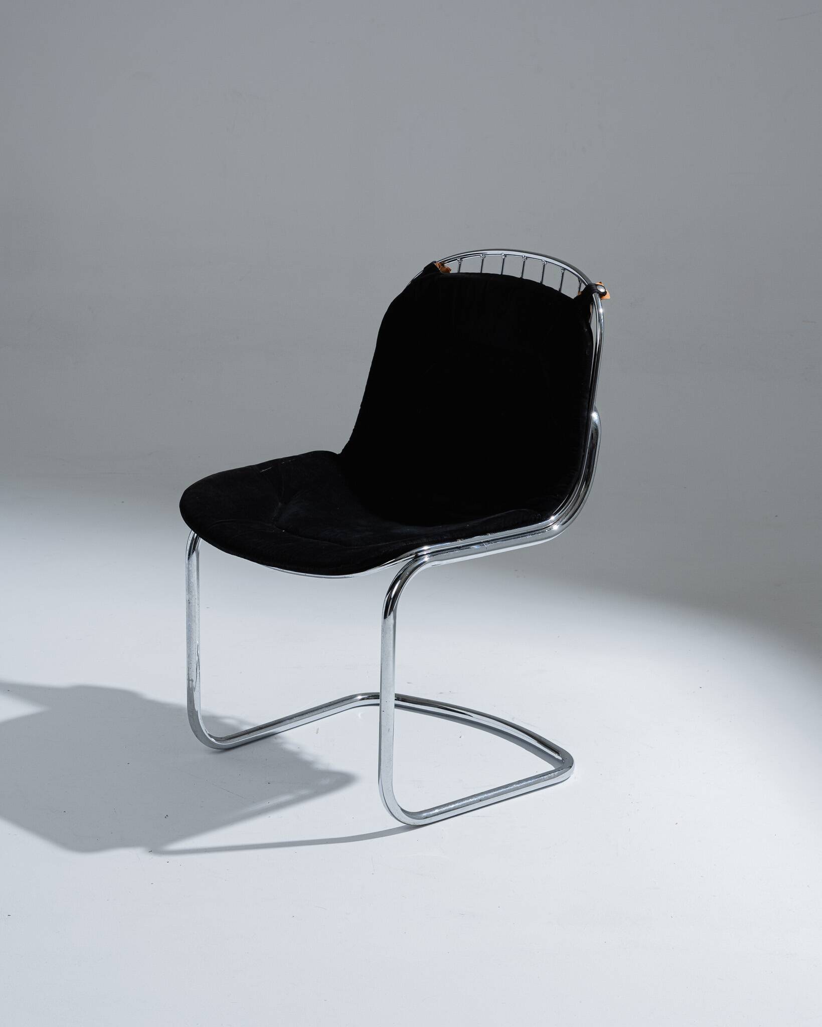 Chaise en velours noir, Gastone Rinaldi, 1970s