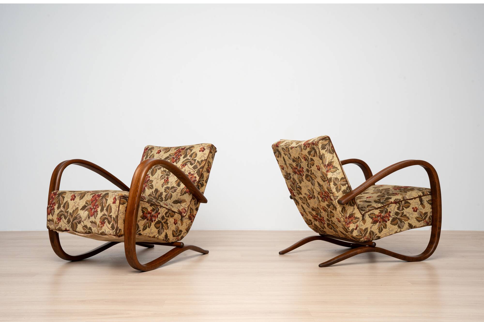 Pair of Art Deco H269 Lounge Chairs by Jindřich Halabala, Czechoslovakia