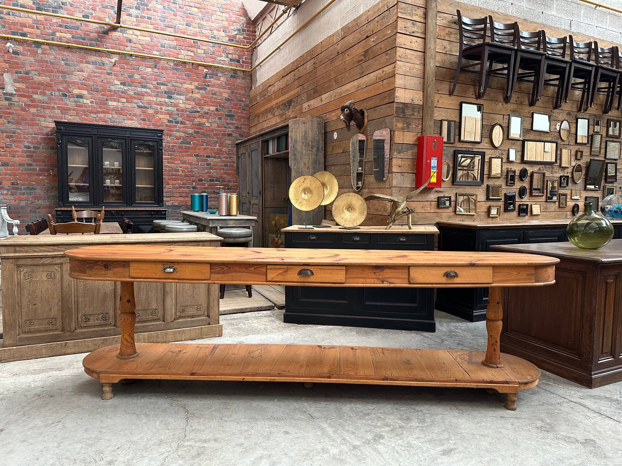 Early 20th century presentation console