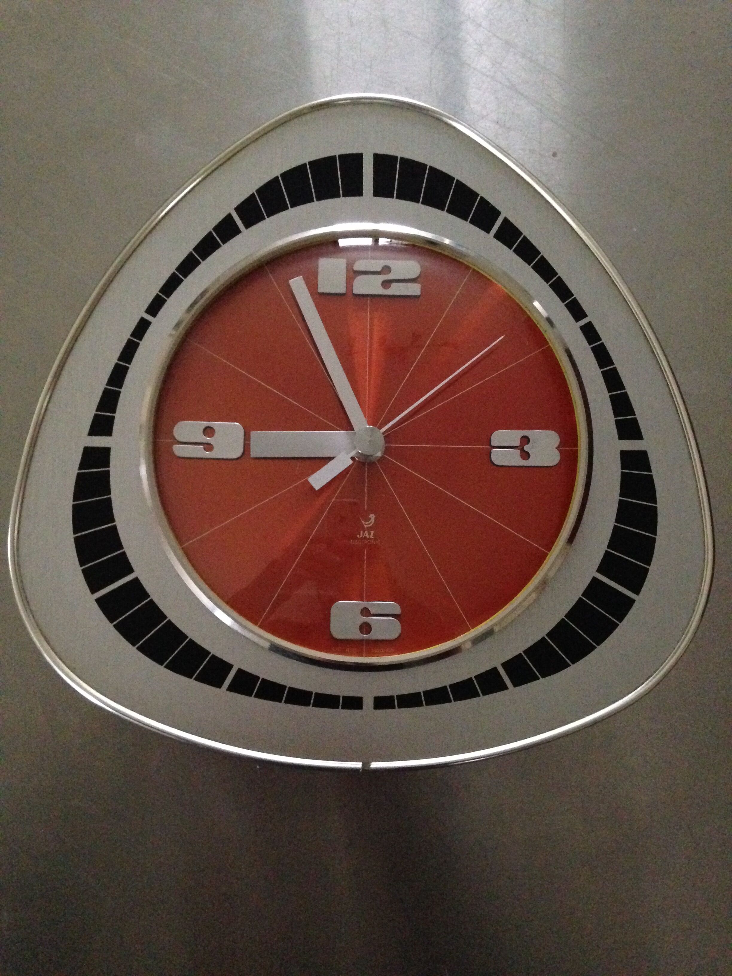 Pendule vintage par Jaz electronic des années 70