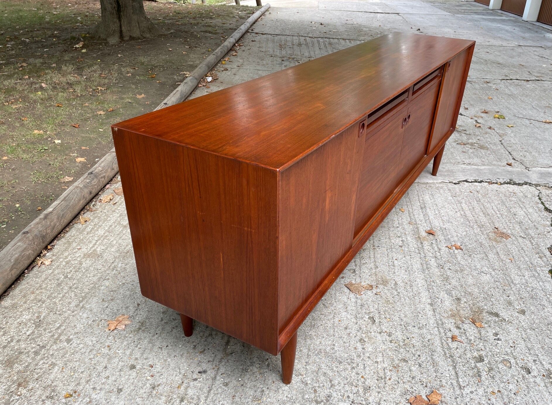 Teak design sideboard by Edvard Valentinsen, published by Samcom. 1960 Denmark.