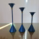 3 bougeoirs scandinaves modernistes en métal laqué bleu et laiton années 60 70