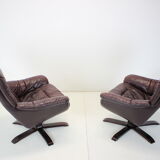 Scandinavian Leather Armchairs / Lounge Chairs, With footres 1970s, Finland