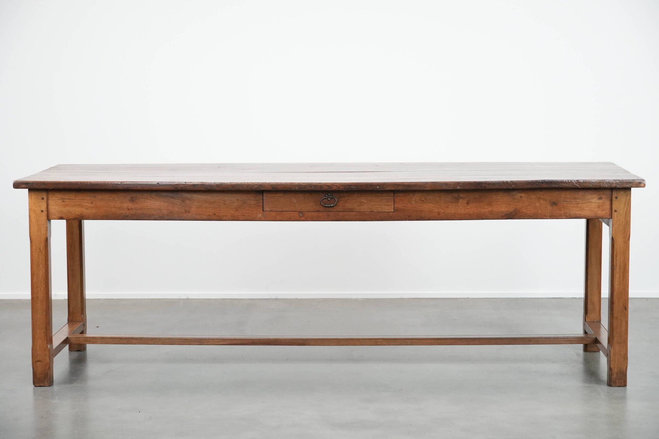 Grande table à manger antique française pour 6 à 8 personnes.
