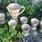 Service in sandstone colors