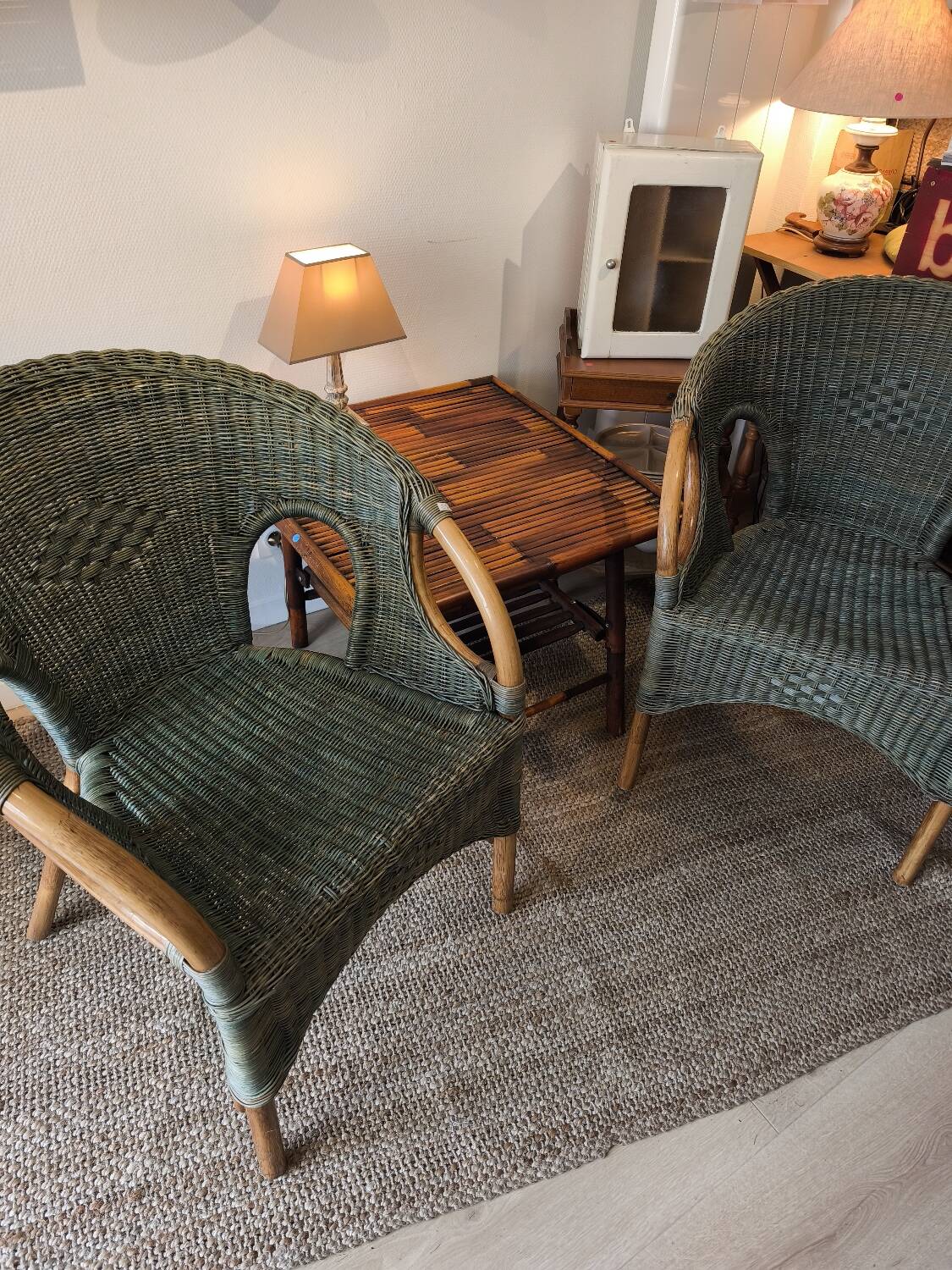 Fauteuil en osier bleu