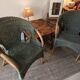 Fauteuil en osier bleu