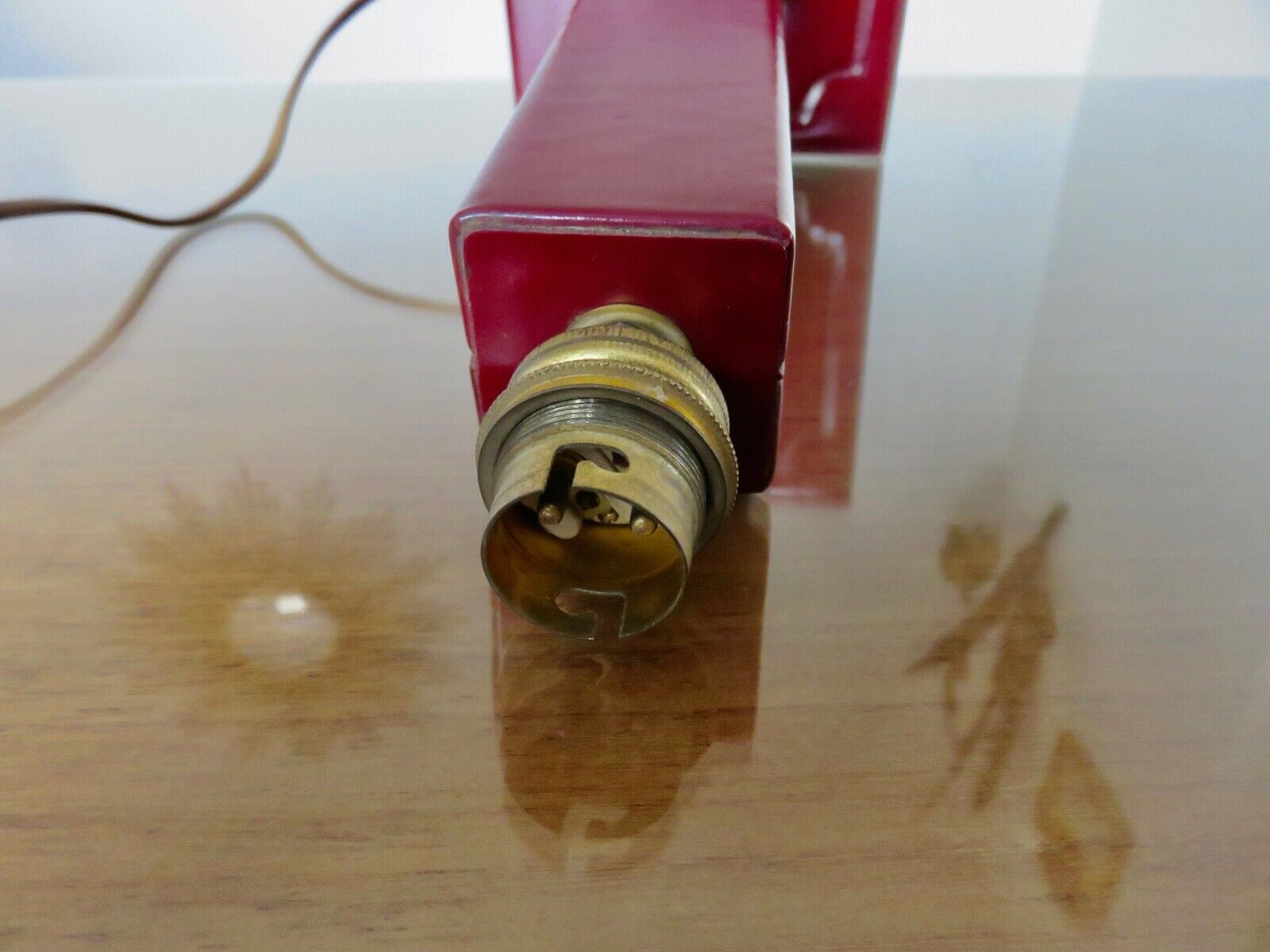 Lamp "the tanner" in burgundy leather 60s 70s