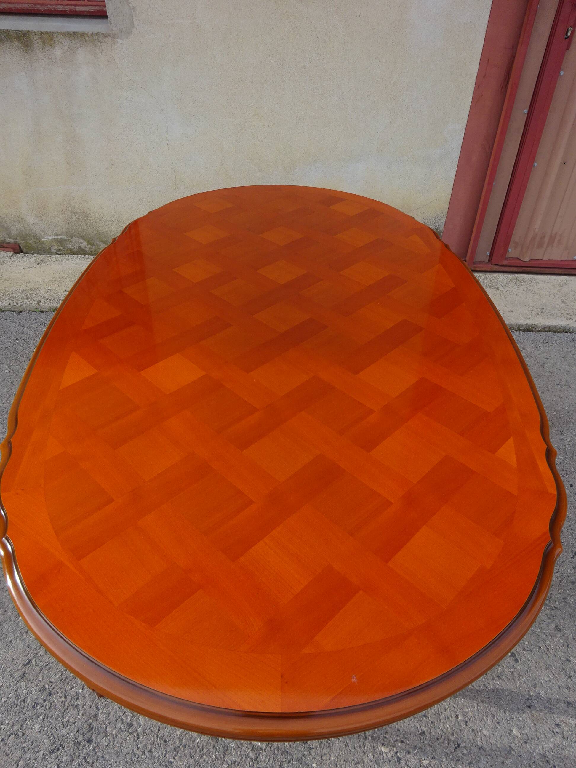 Table ovale avec rallonges, style Louis XV