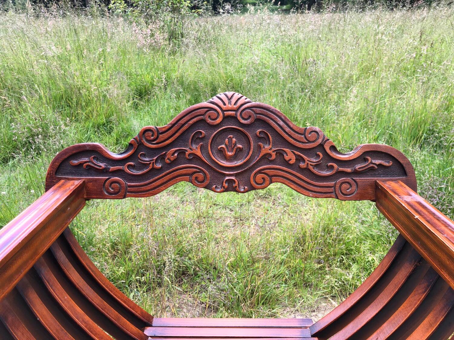 Carved wood Dagobert armchair