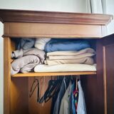 Armoire avec porte miroir en merisier Ebeniste