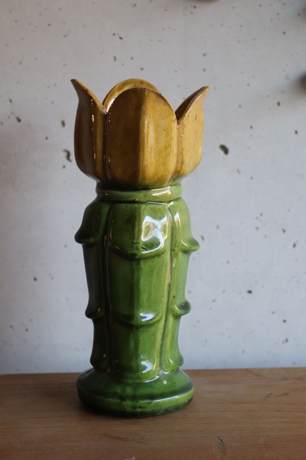 Vase ancien fleur en barbotine