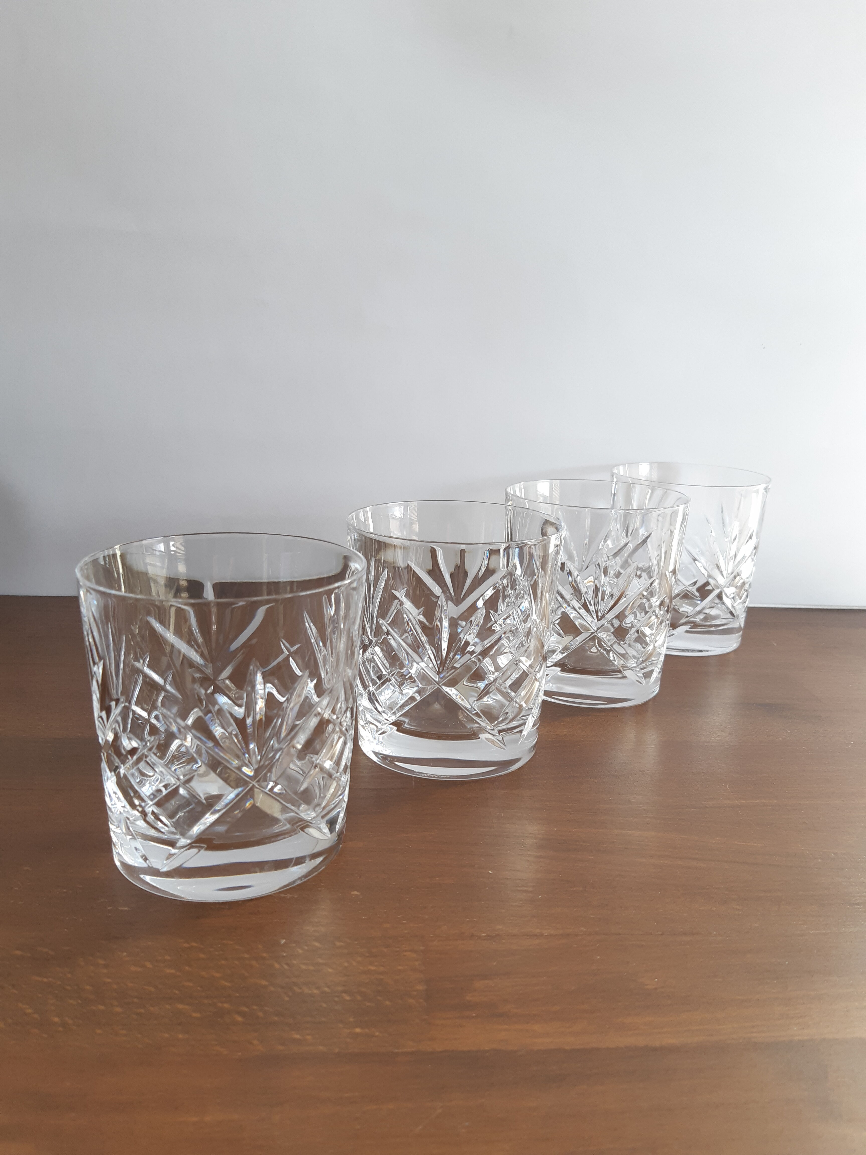 Set of 4 glasses of crystal whisky signed
