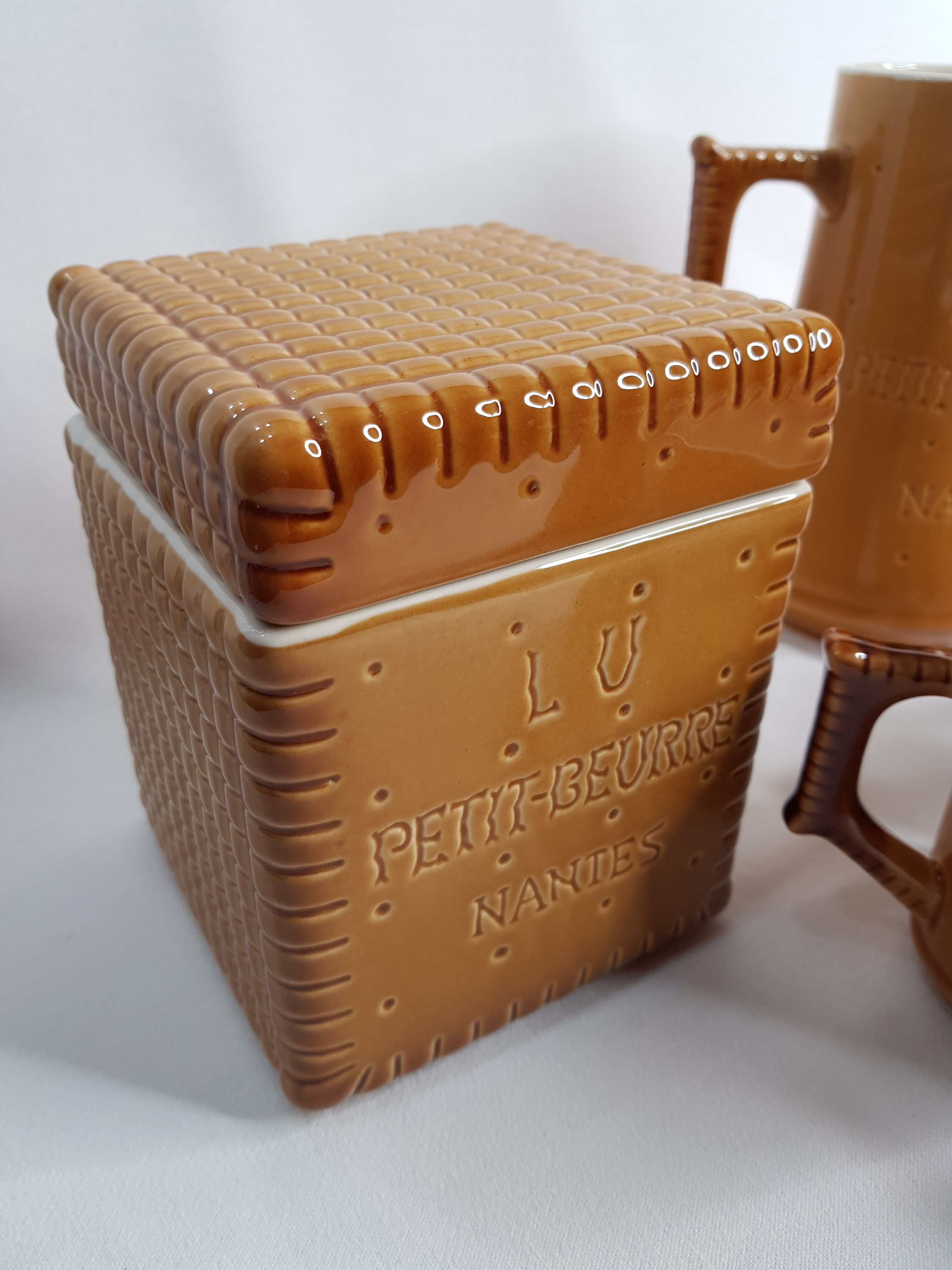 "Lu" full breakfast service, enamelled ceramic, Clouet editions, Nantes