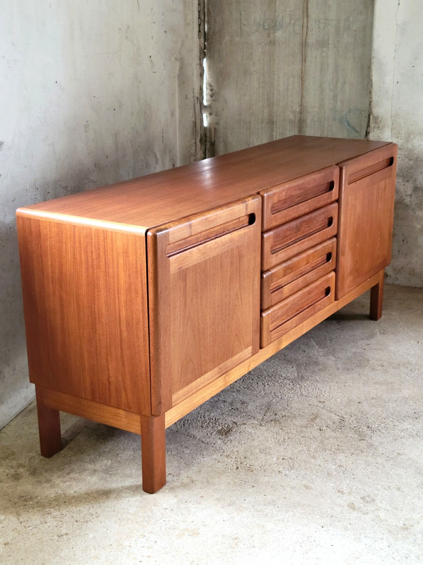 Buffet Dyrlund en teck, Danemark 1970