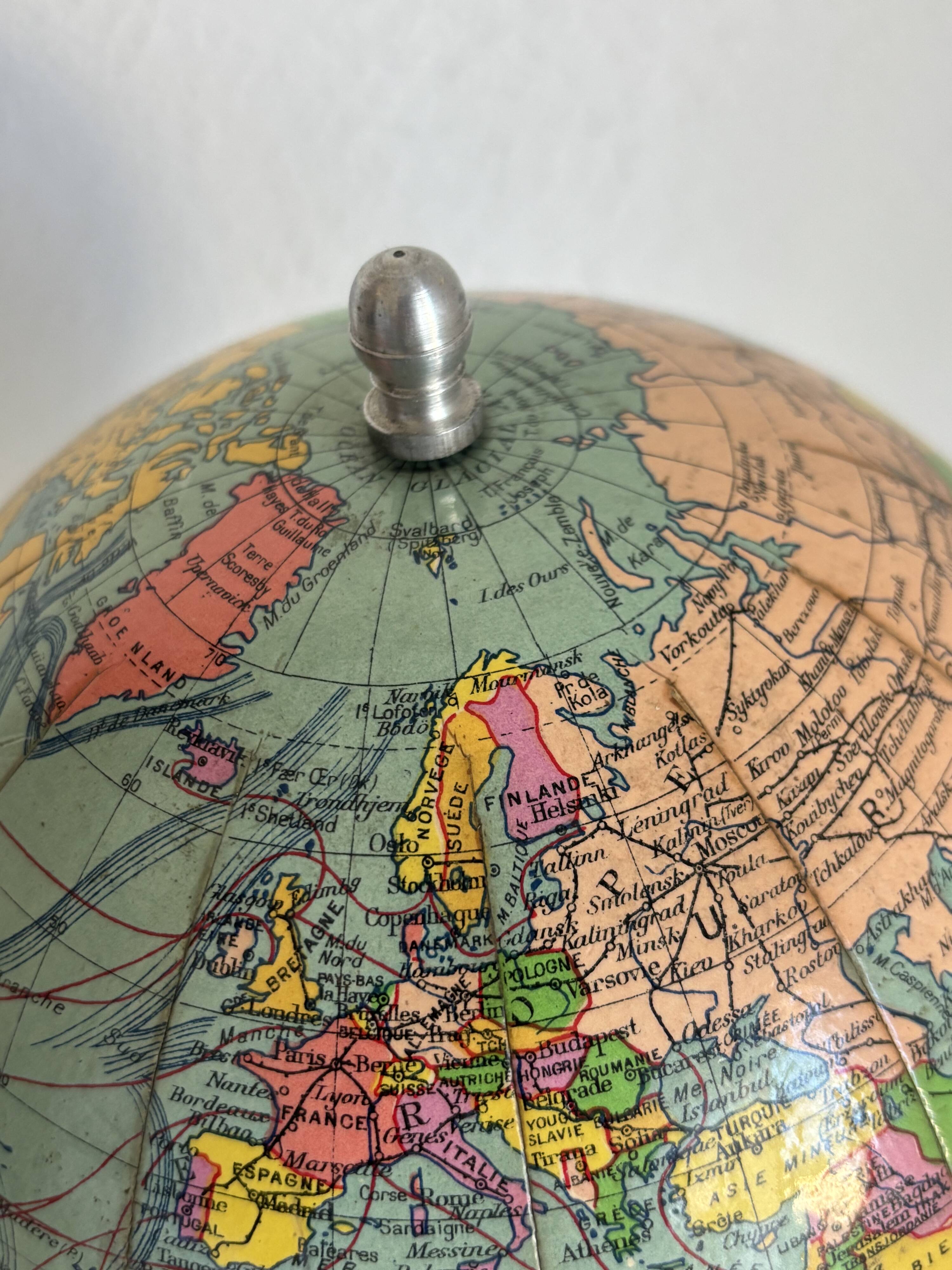 Vintage 1950 terrestrial globe by Girard Barrère Forest Thomas - 26 cm