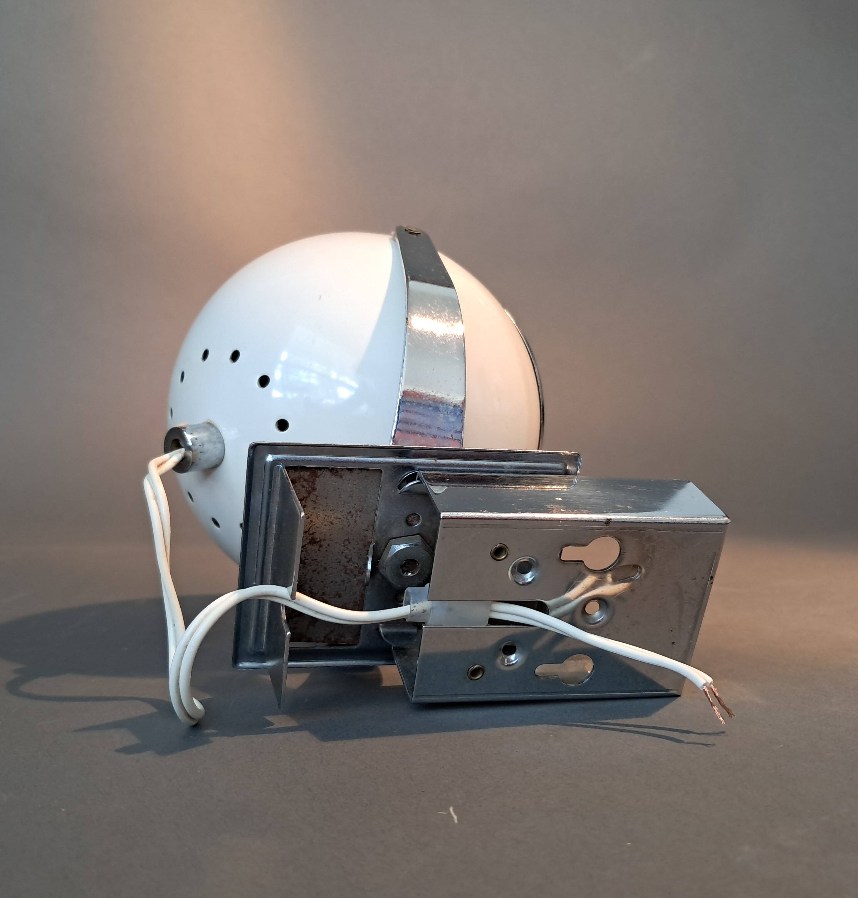 “Eyeball” wall lamp 1970 made in Italy.