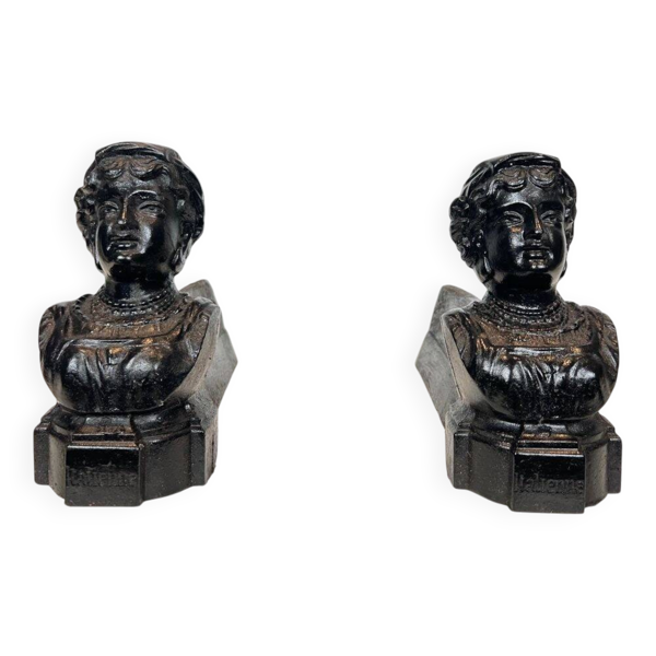 Paire de Chenets en Fonte à Bustes Portraits d’une «&nbsp;Italienne&nbsp;». France. V