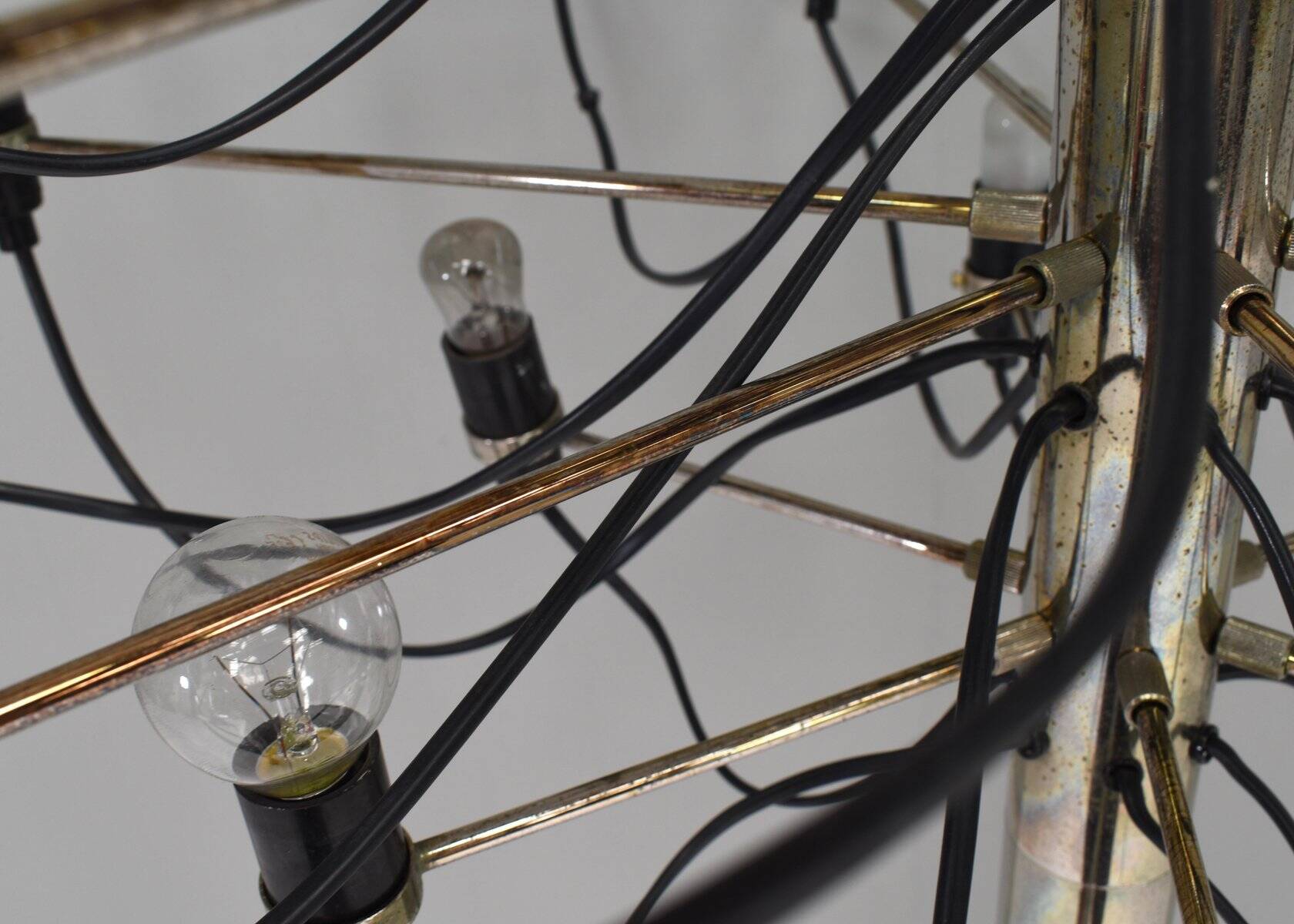 Chandelier en laiton par Gino Sarfatti pour Arteluce, années 1950.