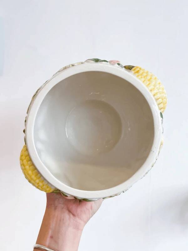 Slip storage pot