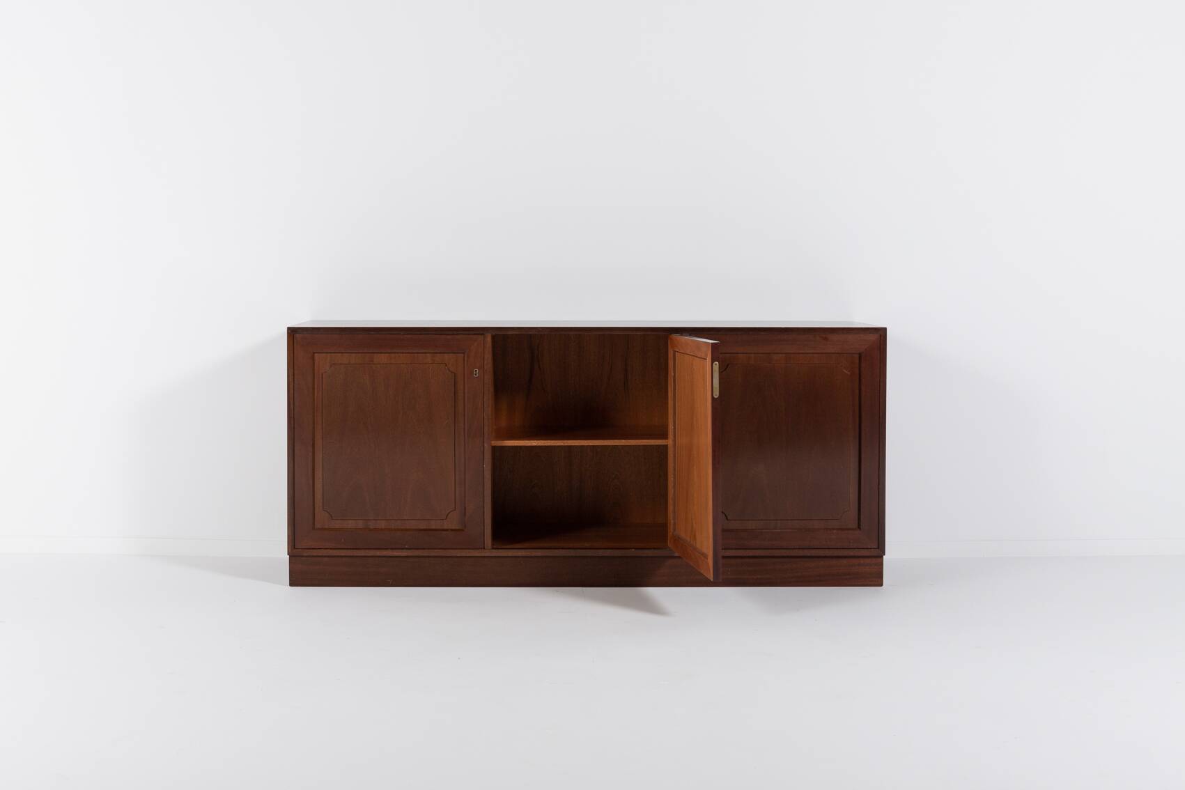 Buffet danois en acajou de style moderne du milieu du siècle, années 1960