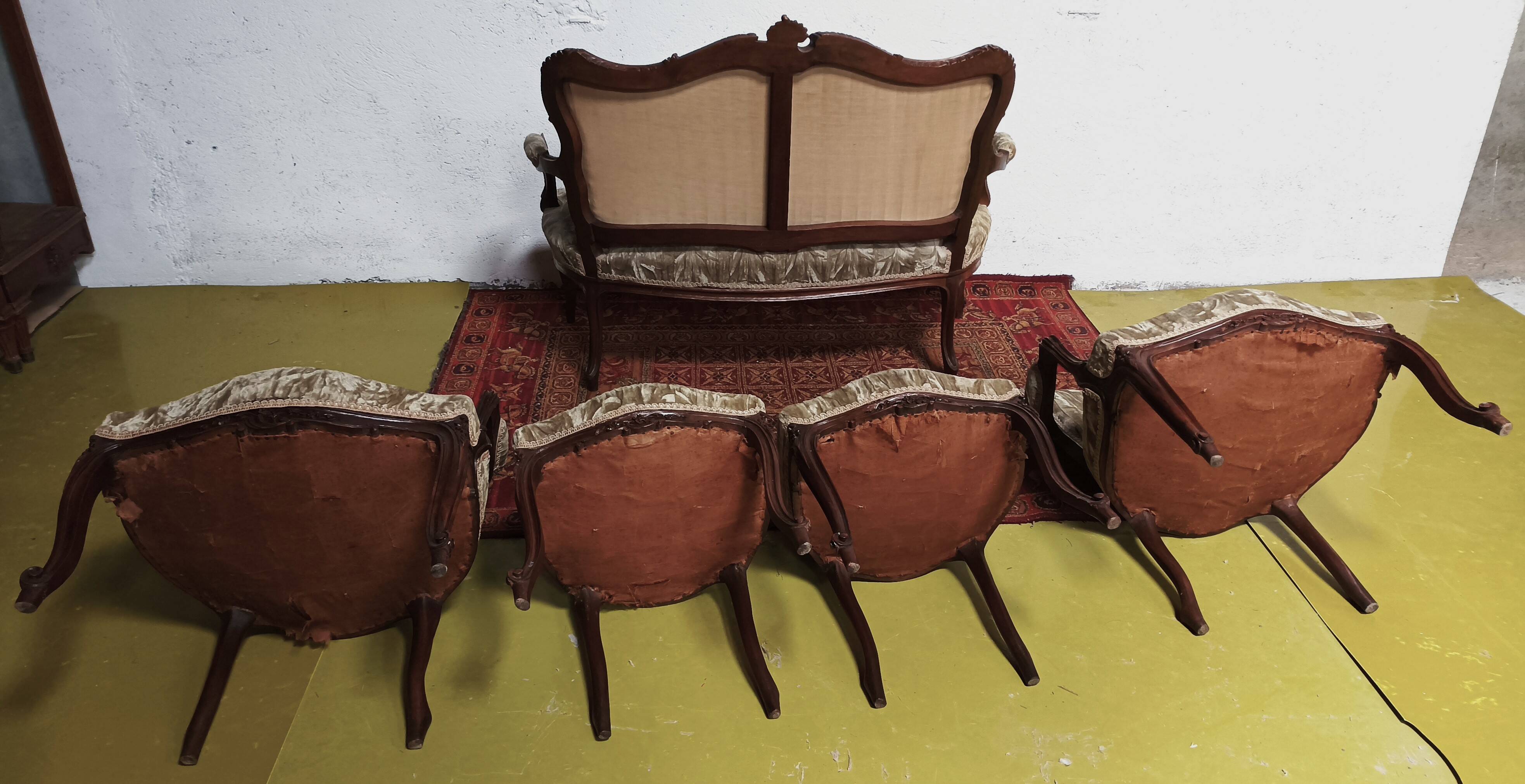Living room set of Rocaille bench and armchairs in walnut