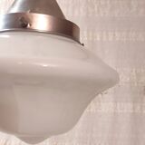 Suspension style Bauhaus métal chromé et globe opaline - années 20/30