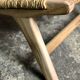 Fauteuil bas en bois brut avec assise et dossier paillé