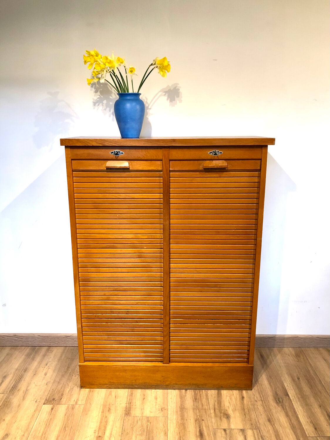 Double curtain folder