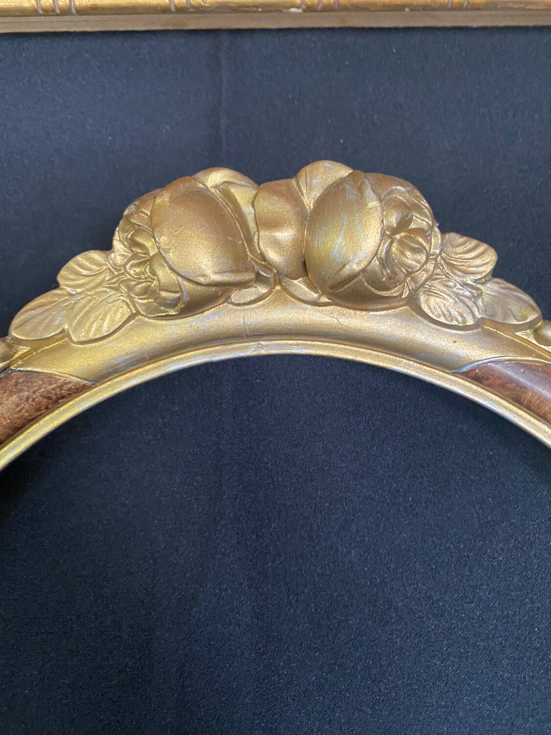 Set of 8 gilded wood or resin or vintage brass frames