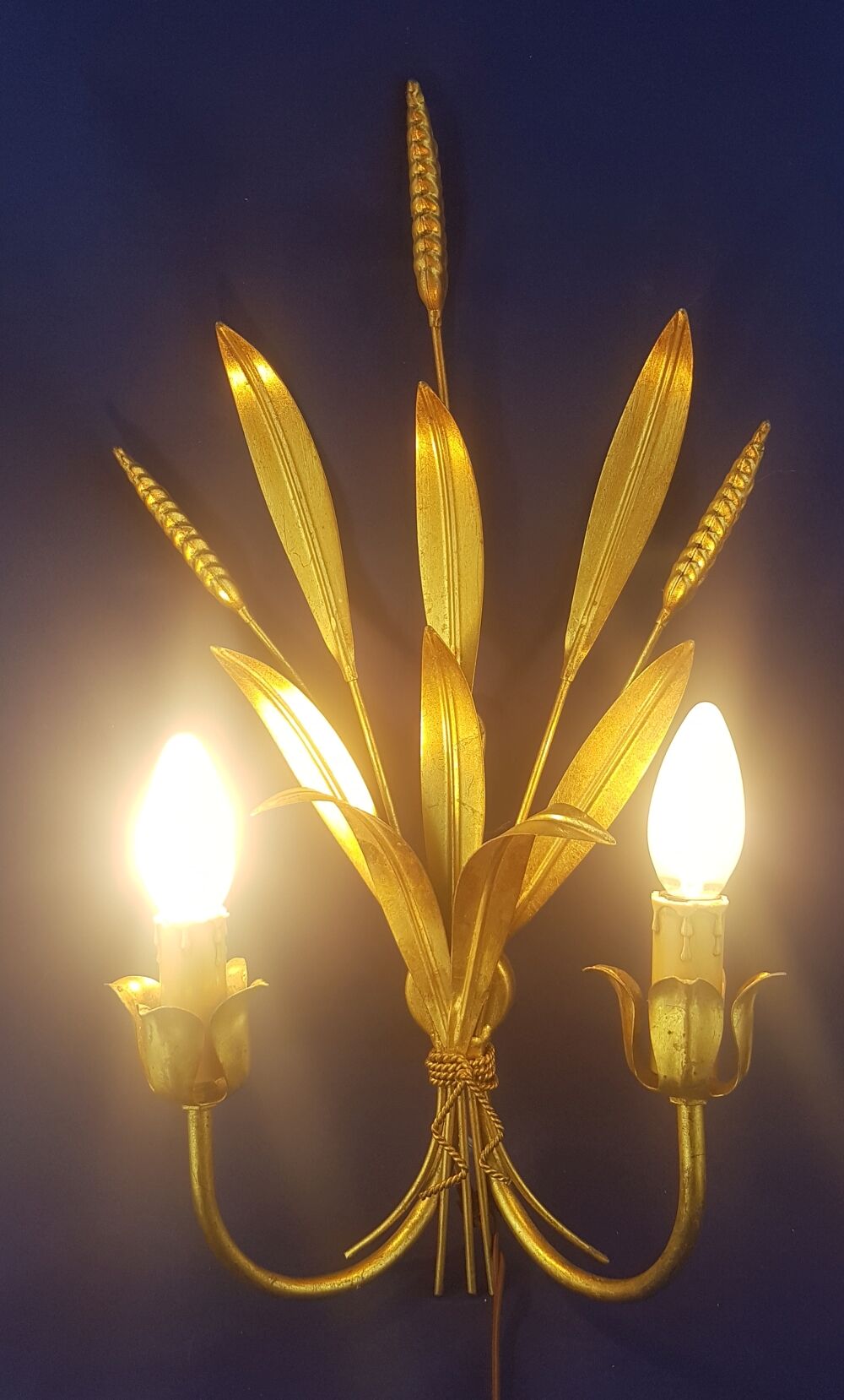 Golden metal wheat sheaf sconce