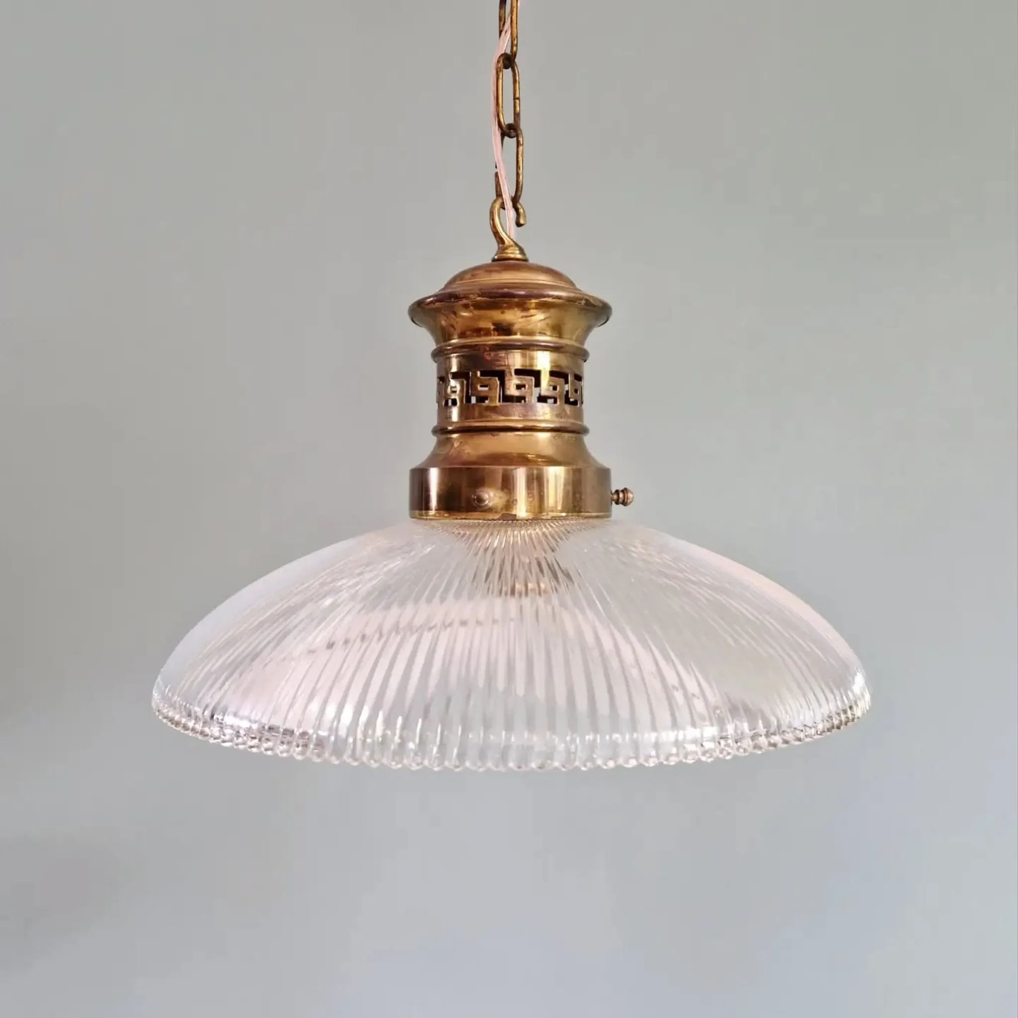 Art Deco glass pendant light with ribbed transparent design, 1920-30.