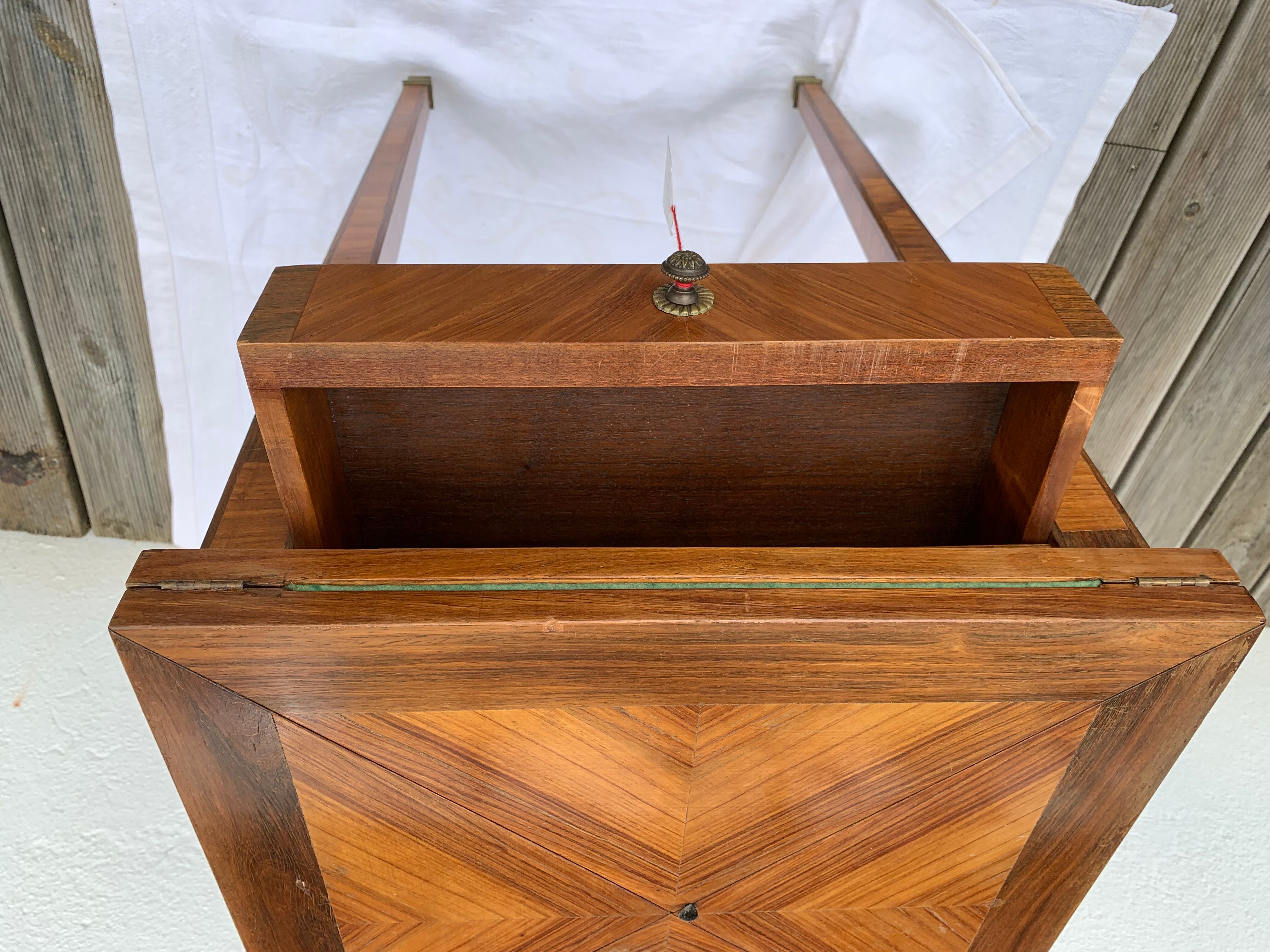 Game table called handkerchief