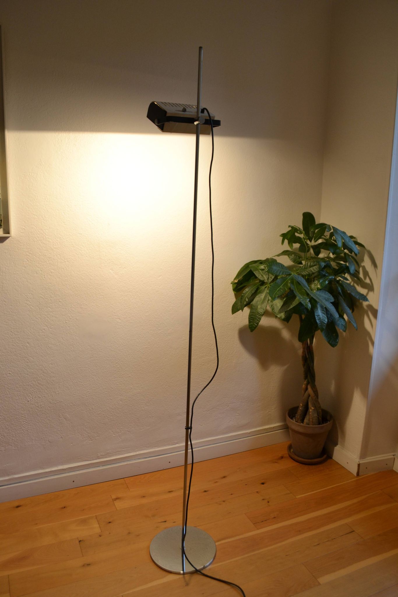 White halogen floor lamp, DLG 626 design, Joe Colombo, circa 1970