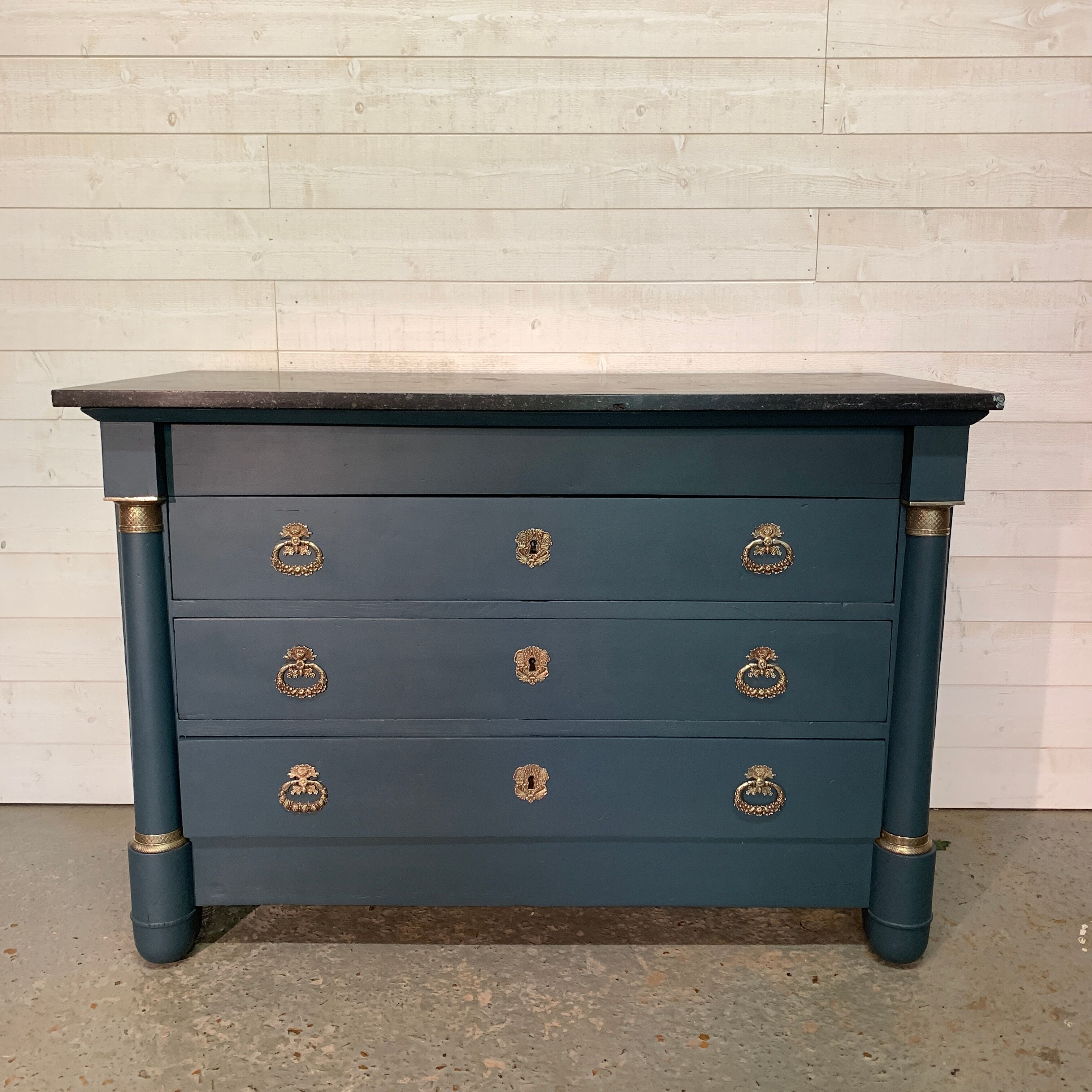 Empire dresser