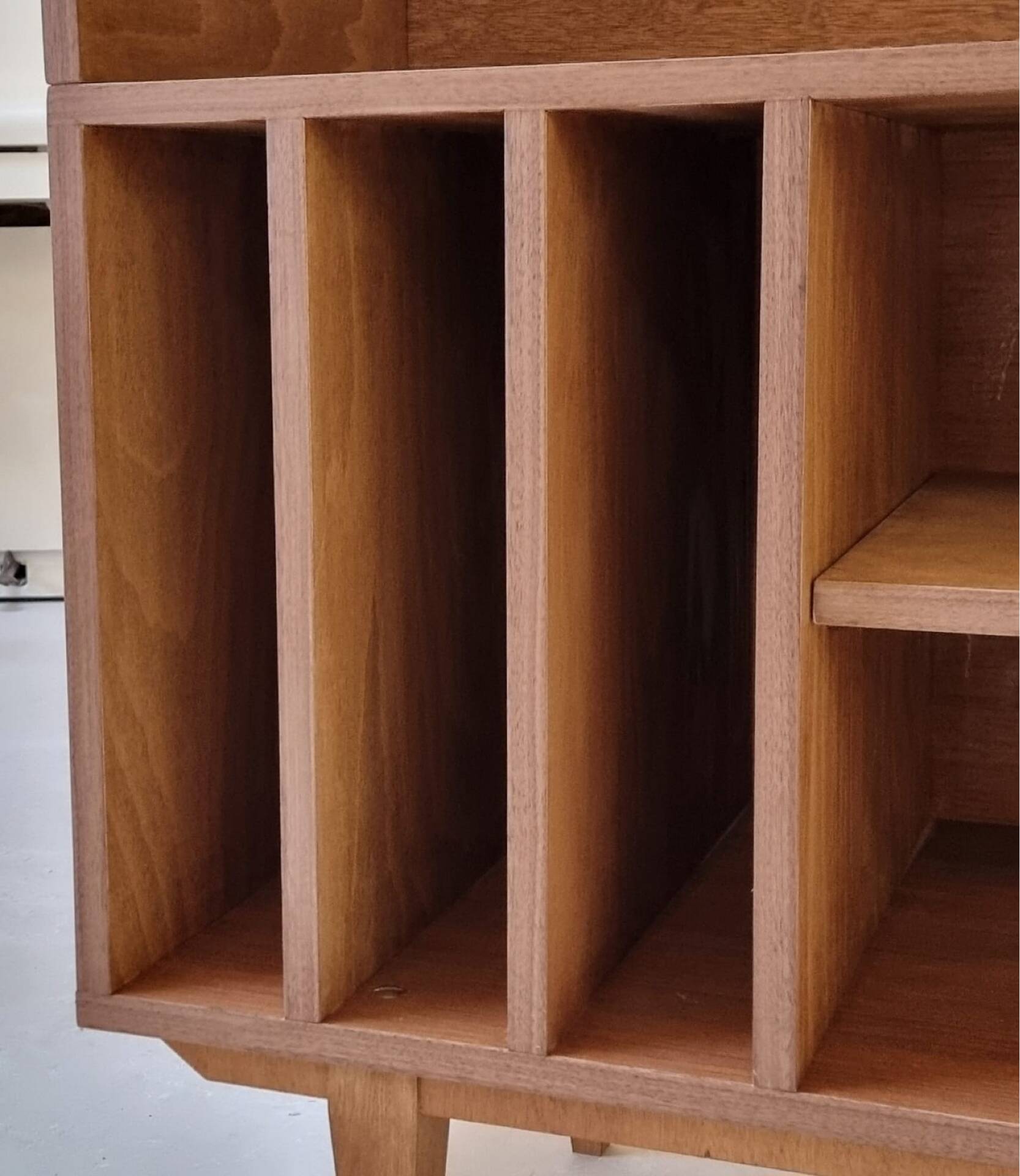 Toke record cabinet